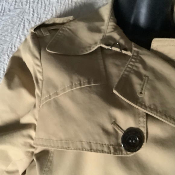 Classic mid thigh Trench Coat GUC - Picture 10 of 16